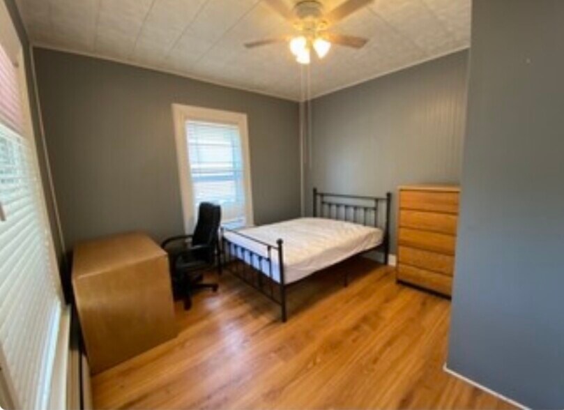 Building Photo - 150 Leroy St