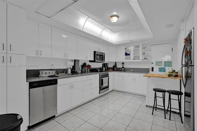 Building Photo - 9300 Bay Harbor Terrace