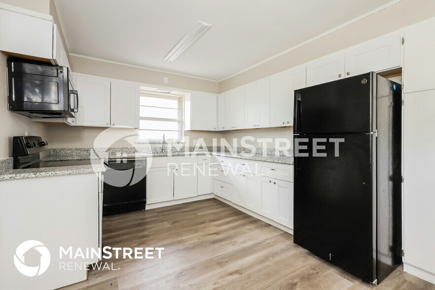 Building Photo - 2632 Kings Way