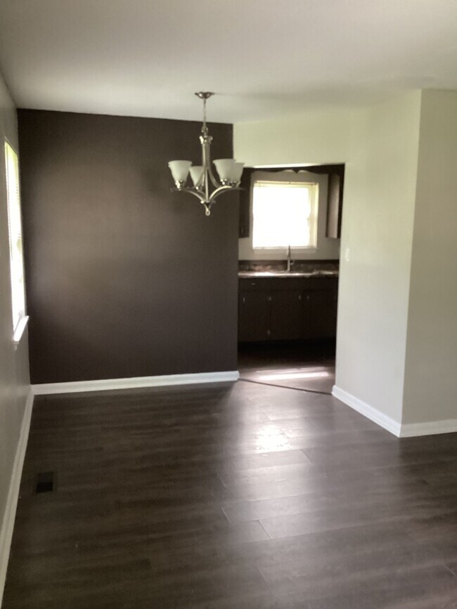 Building Photo - 2408 Whitesburg Dr