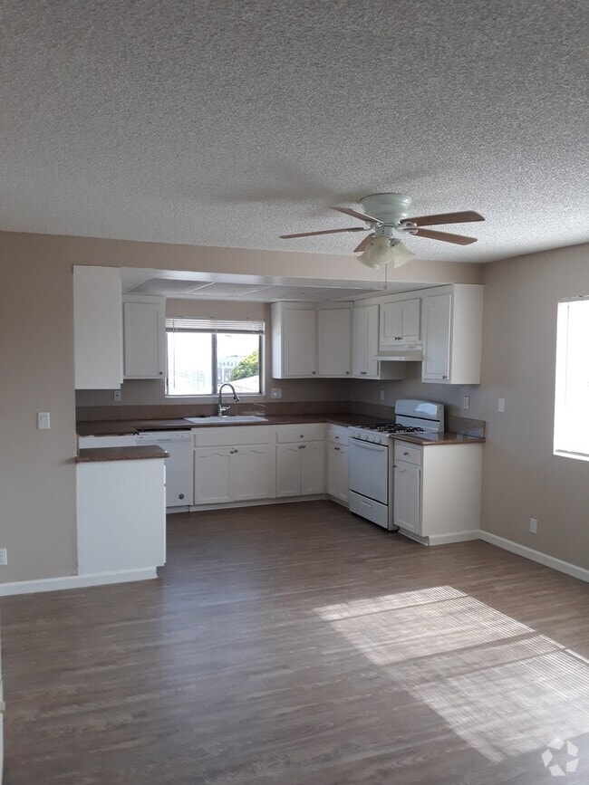 Building Photo - 3 Bed/ 1 Bath San**$2495**