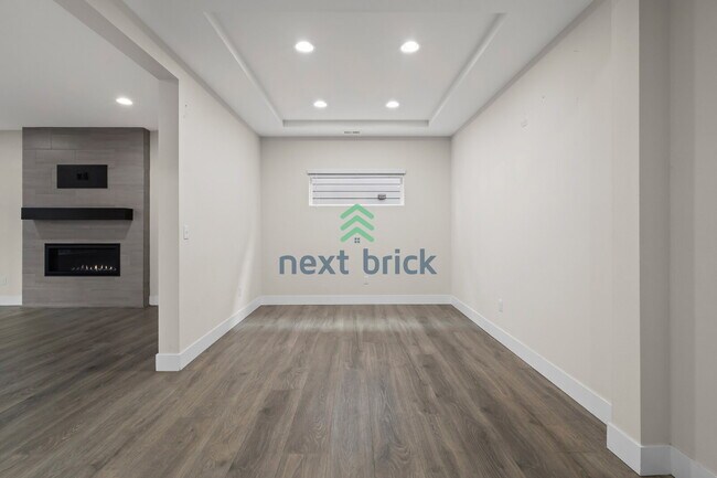 Building Photo - 5 BED & 2.5 BATH SINGLE FAMILY HOUSE FOR RENT