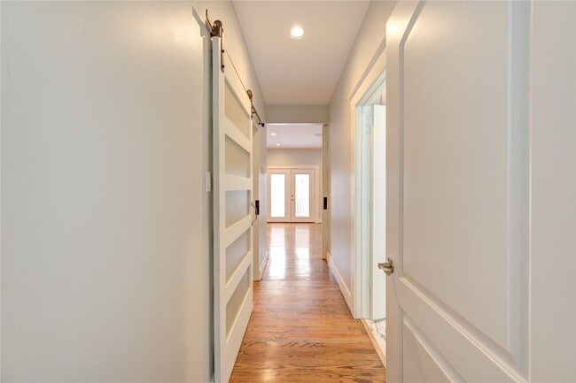 Building Photo - 1418 Studewood St