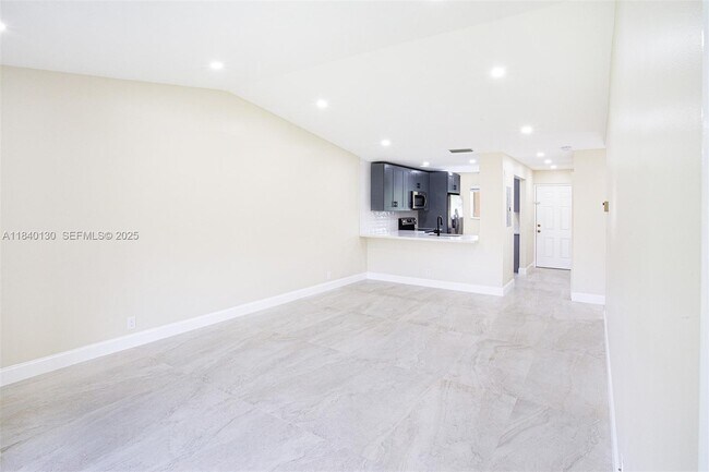 Building Photo - 9431 Boca Cove Cir