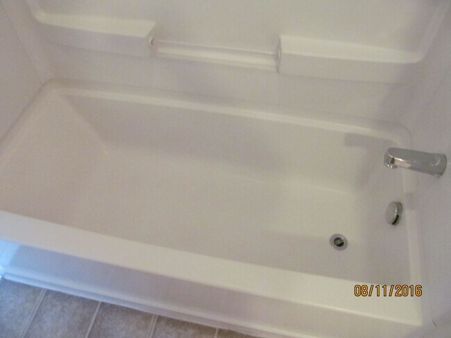 Building Photo - FEELS LIKE HOME! 2BD CONDO with MOUNTAIN VIEWS - Security Deposit Waiver Available