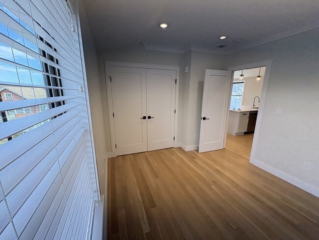 Building Photo - 76 Turner St