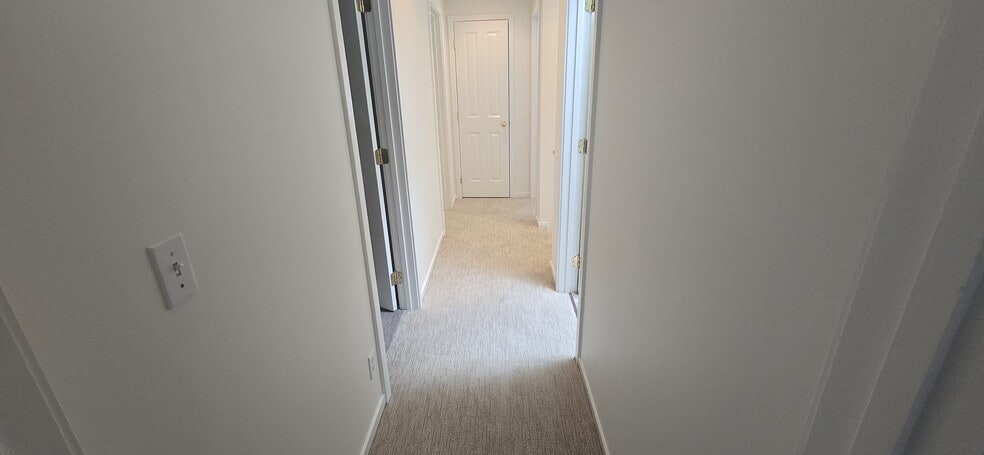 Building Photo - 10824 NE 144th Ct