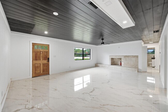 Building Photo - 2529 Rainbow Dr