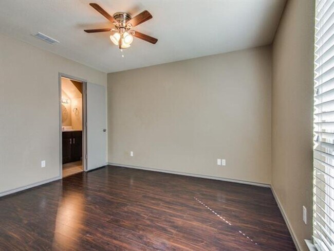 Building Photo - 7716-7718 Sable Lane