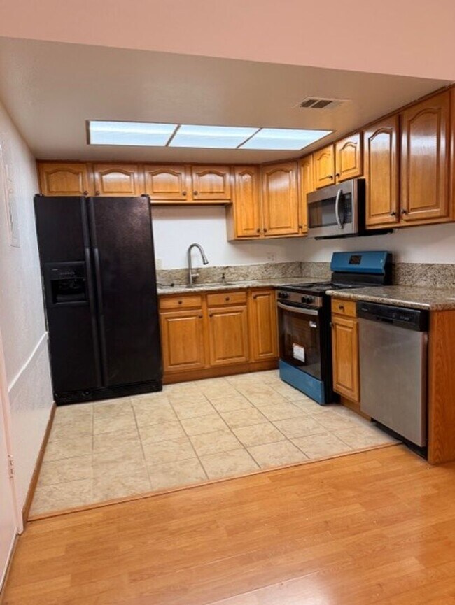 Building Photo - 3731-3733 Scallop Court