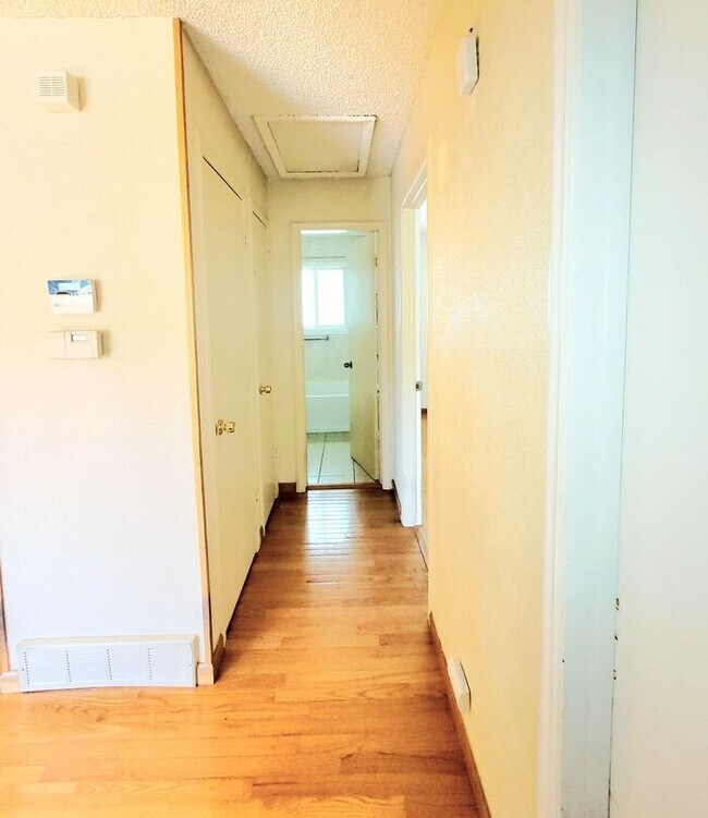 Building Photo - MOVE IN SPECIAL! 4 Bedrooms • Big Backyard...