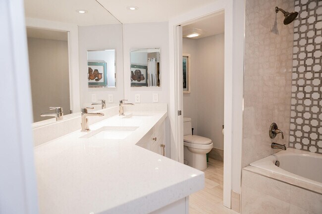 Building Photo - 5700 Coach House Cir