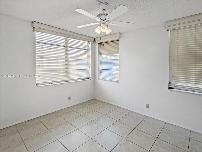Building Photo - 9531 Seagrape Dr