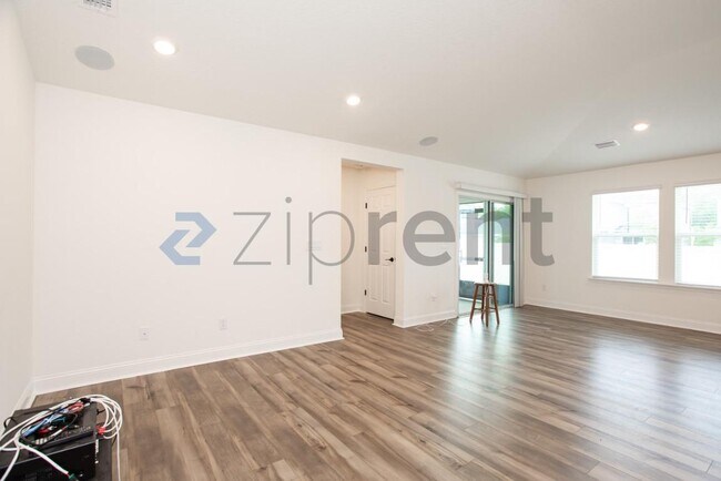 Building Photo - Unit