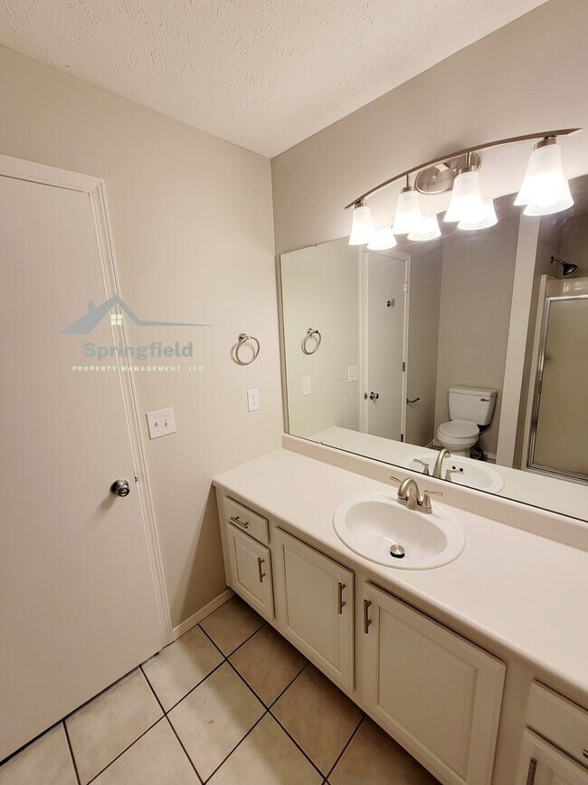 Building Photo - Great Southwest Location - Kickapoo, Chero...