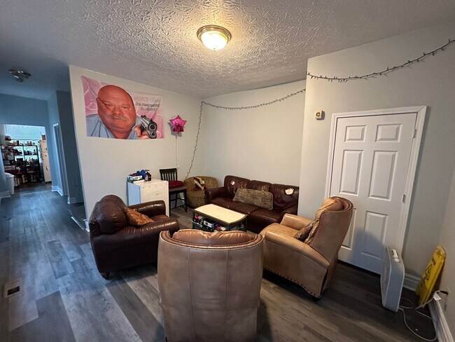 Building Photo - 53 Parker St