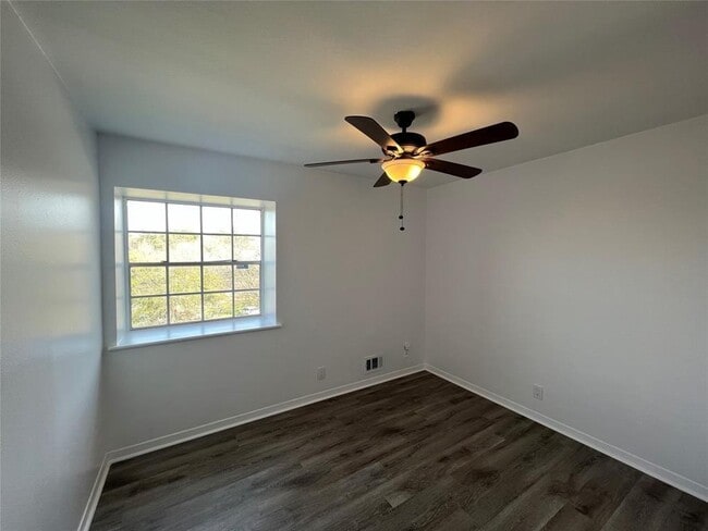 Building Photo - 2306 Barton Village Cir
