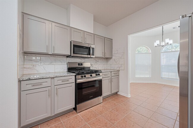 Building Photo - 12230 Hawthorne Hill Cir