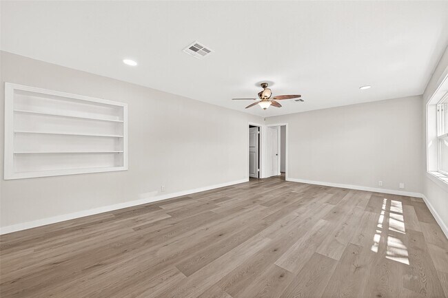 Building Photo - 815 Brooks Ave