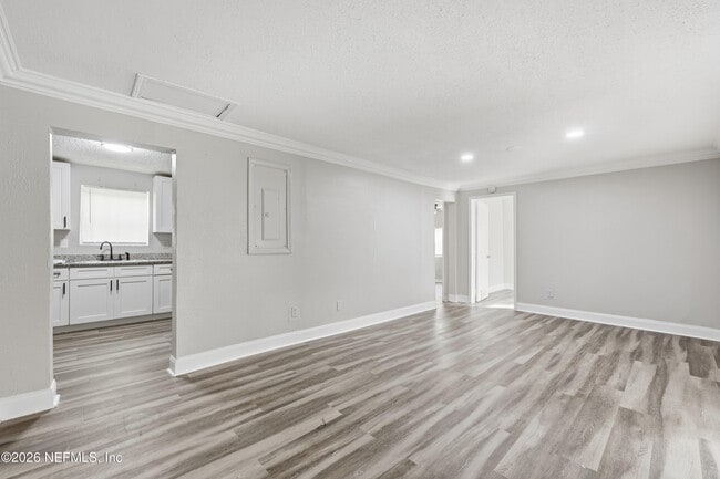 Building Photo - 2002 St Clair St