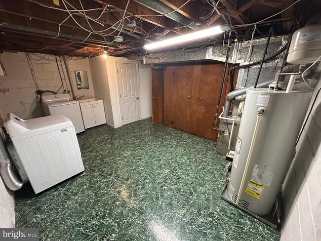 Building Photo - 7908 Wallace Rd