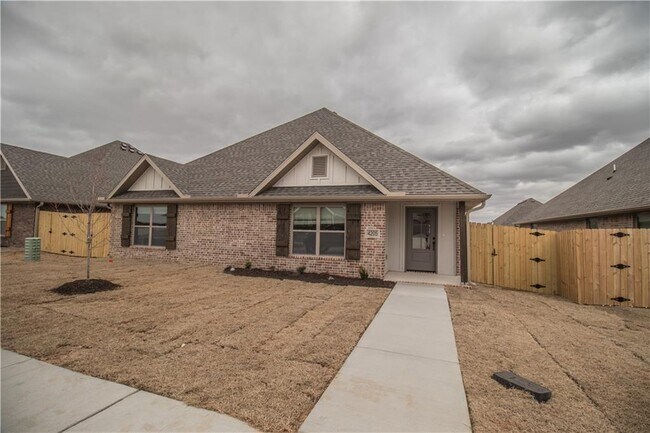 Primary Photo - 4205 SW Pawhuska St