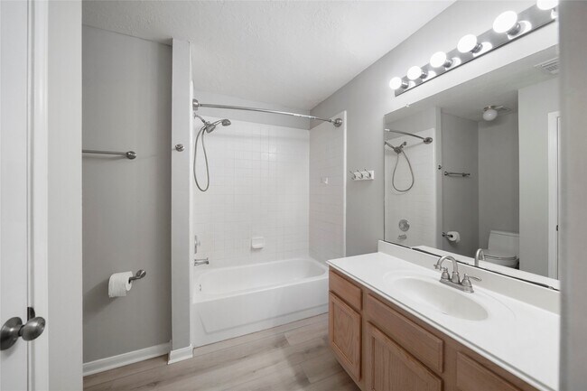 Building Photo - 10807 Twin Circles Dr
