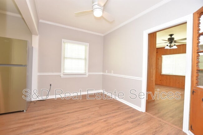 Building Photo - 707 E Lime St