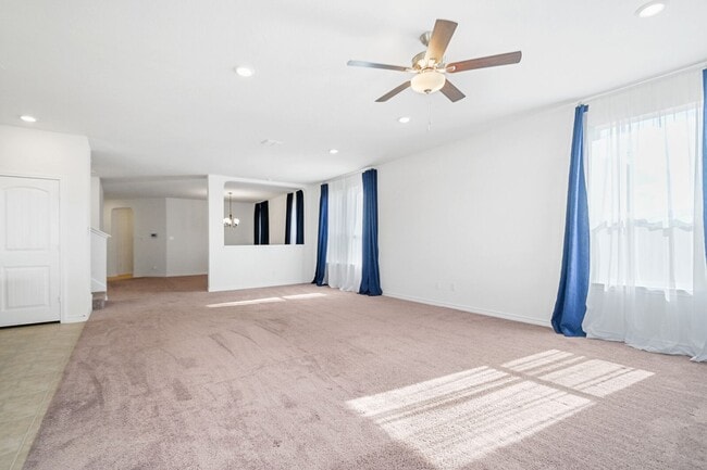 Building Photo - 4 bedroom with office and loft just South San Antonio