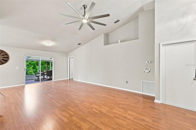 Building Photo - 128 Lookout Dr