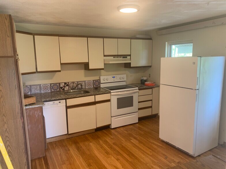 Primary Photo - 60 Vineland St