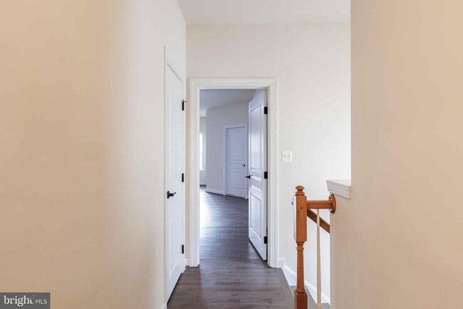 Building Photo - 9733 Braidwood Ter