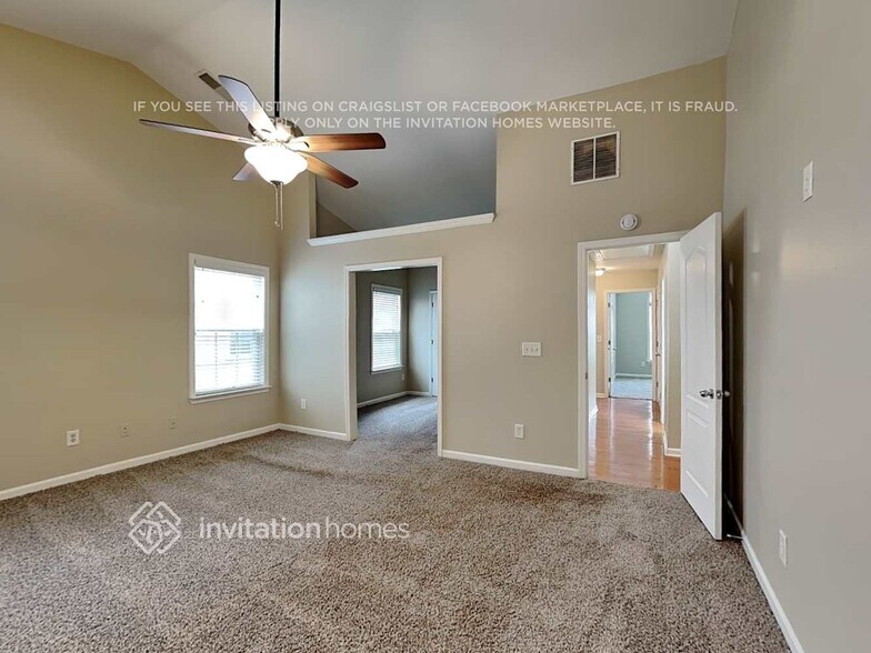 Building Photo - 1029 S Creek Dr
