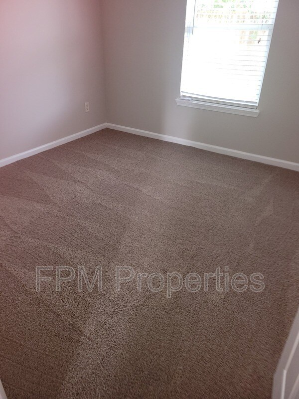Building Photo - 570 Manship Dr