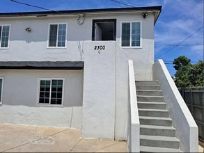 Building Photo - 2300 Lake St