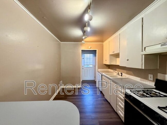 Building Photo - 957 E 37th Pl