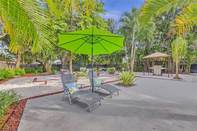 Building Photo - 204 SW 19th Ave