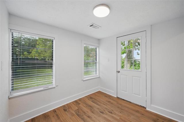 Building Photo - 908 E Houston St