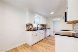 Building Photo - 704 Douglas Ave