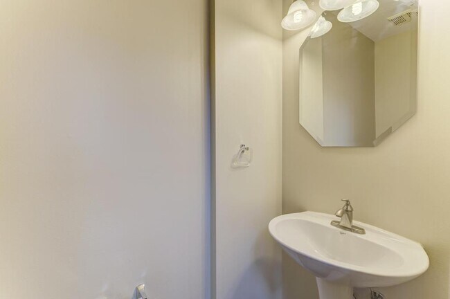 Building Photo - 5130 Freeport Ct