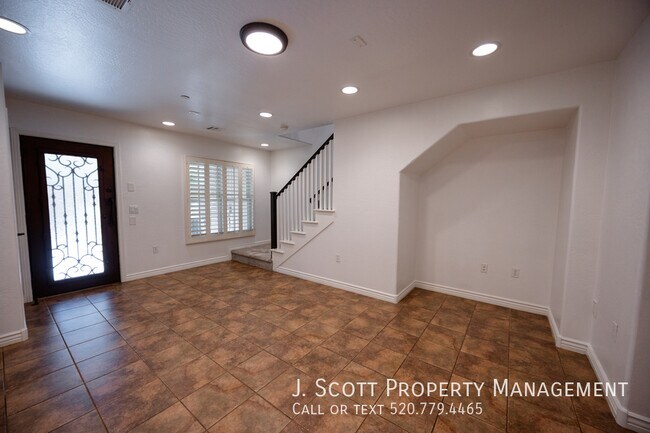 Building Photo - 2445 E Montecito Ave