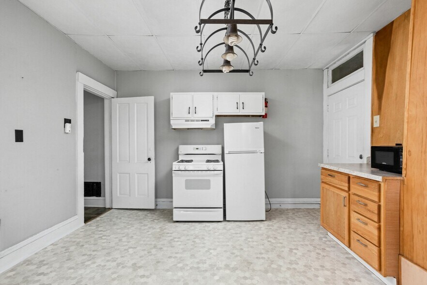 Kitchen - 539 Fletcher Ave