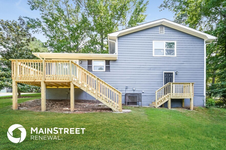 Building Photo - 144 Hamlet Ct