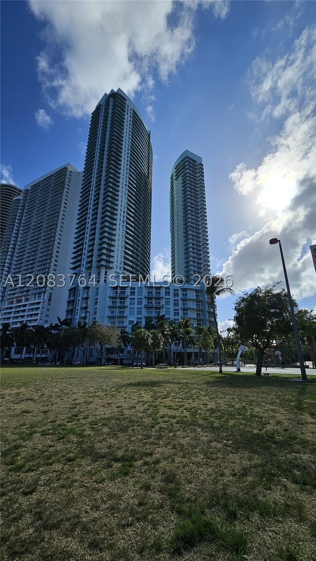 Building Photo - 1900 N Bayshore Dr