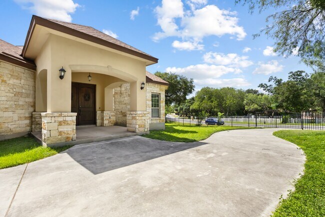 Building Photo - 8210 Roy Ln