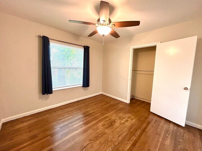 Building Photo - *MOVE IN SPECIAL* Stylishly Renovated Home with Fenced Backyard & Two Living Areas!