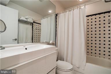 Building Photo - 2302 17th St NW
