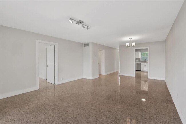 Building Photo - 2190 NE 51st Ct