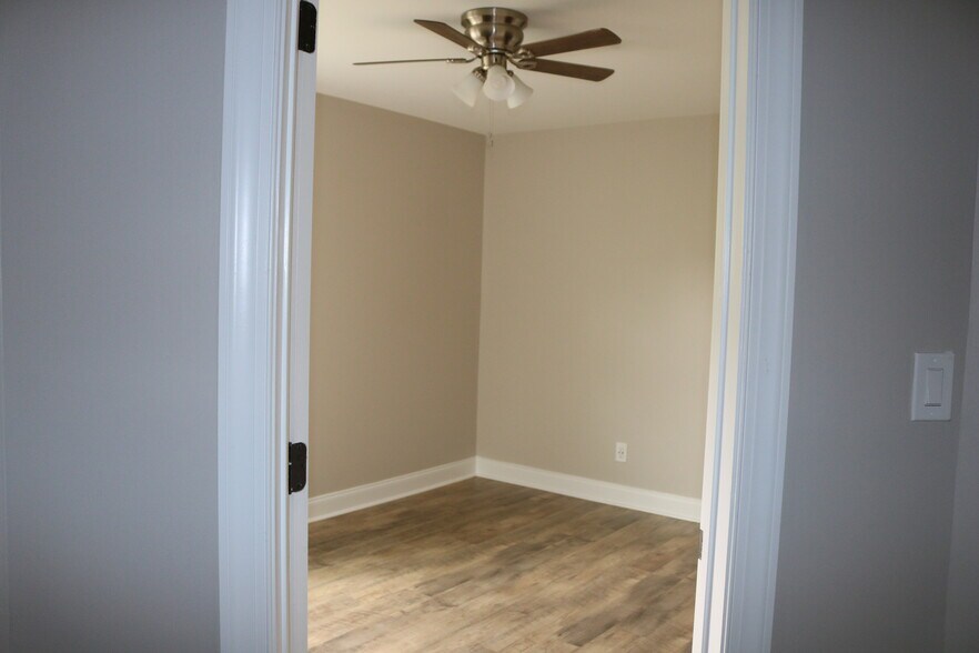 Building Photo - 114 Westscott Dr