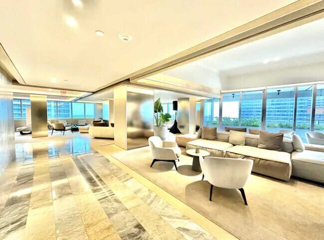 Building Photo - 1395 Brickell Bay Dr
